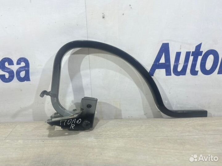 Петля крышки багажника правая Volkswagen Polo Sed
