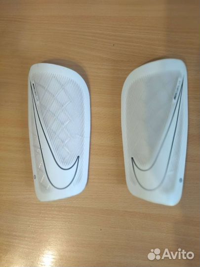Щитки Nike mercurial lite