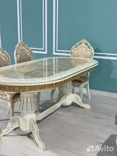 Кухонный стол и стулья