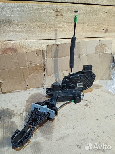 Замок двери задний правый Land Rover Range Rover E