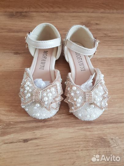 Босоножки нарядные