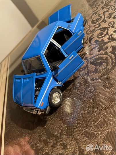 Металическая машинка