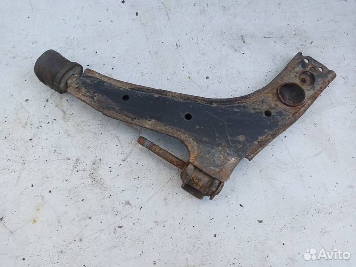 Рычаг передний правый 96218398