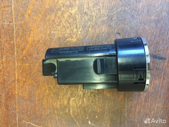 Старт стоп кнопка Toyota Prius ZVW55 2ZR-FXE 2016