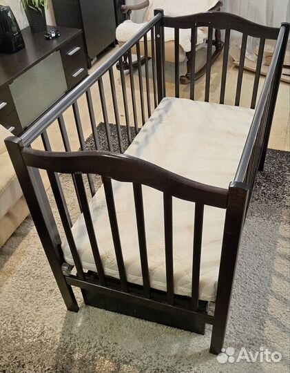 Детская кровать с маятником