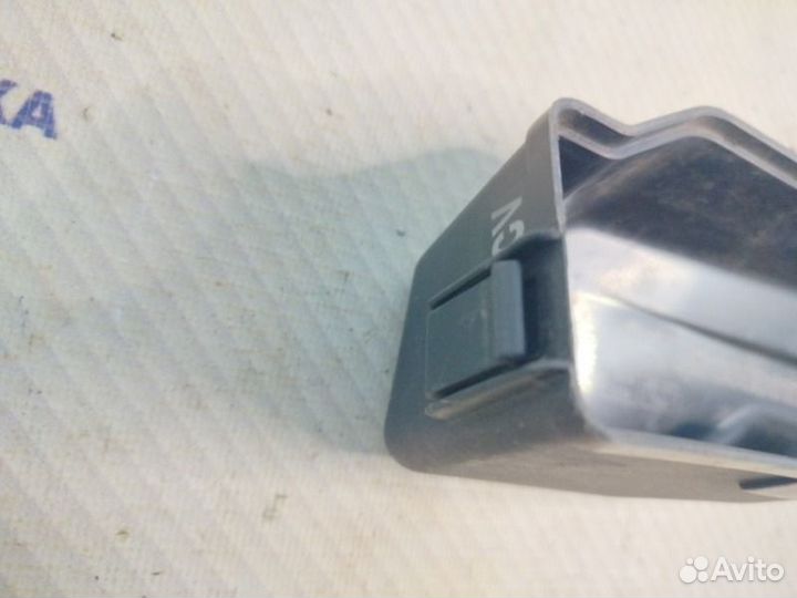 Крышка блока предохранителей Toyota Corolla Verso