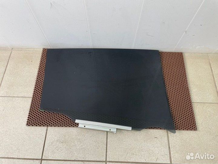 Стекло двери заднее левое Toyota Rav 4