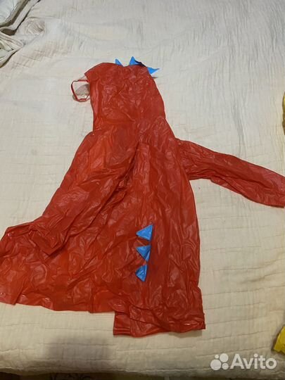 Дождевик красный дракончик