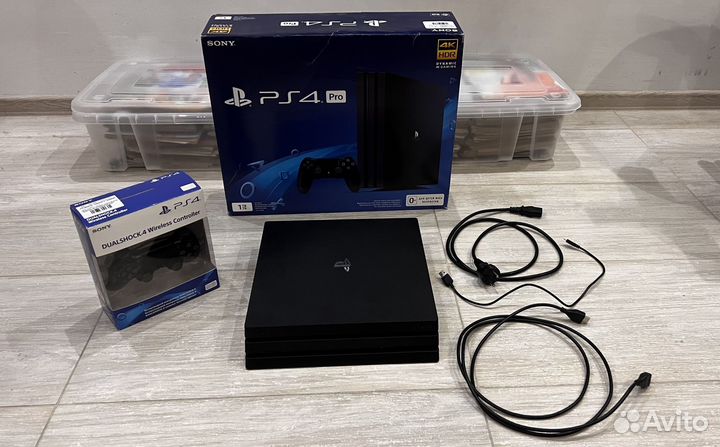 PS4 pro с установленными играми