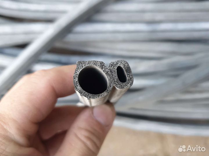 Уплотнитель задней двери газ 2410