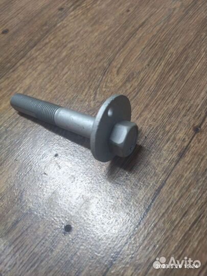 Болт развала схождения задний