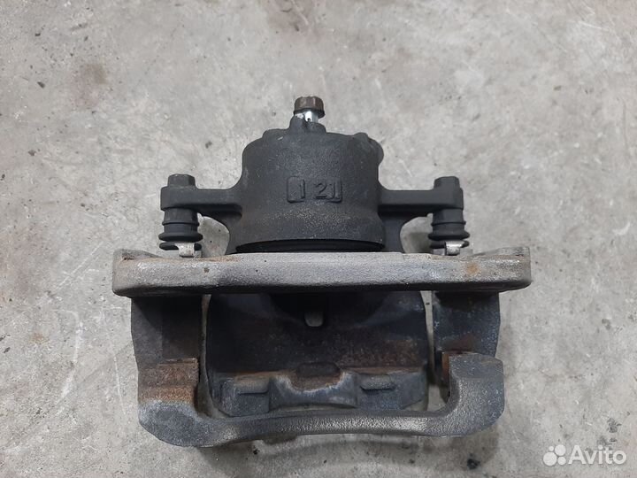 Суппорт передний правый Vanguard/Toyota RAV4, 30