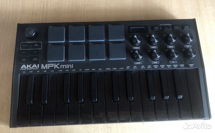 Миди-клавиатура Akai Pro MPK mini Mk3