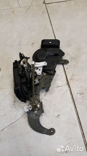 Замок двери передней левой