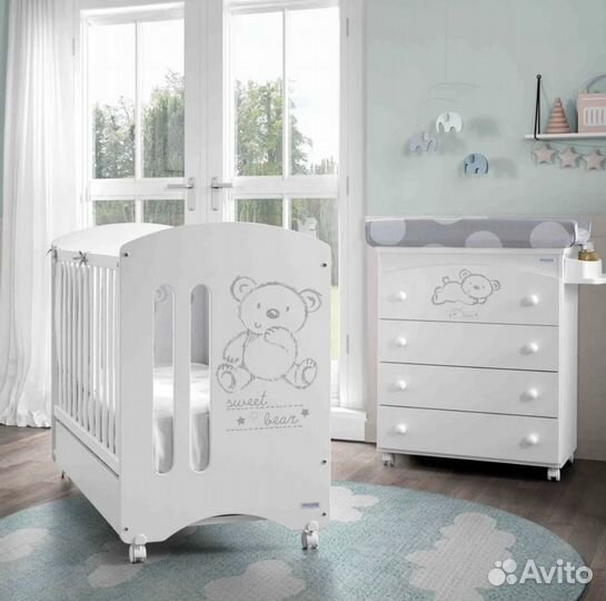 Детская кроватка с комодом