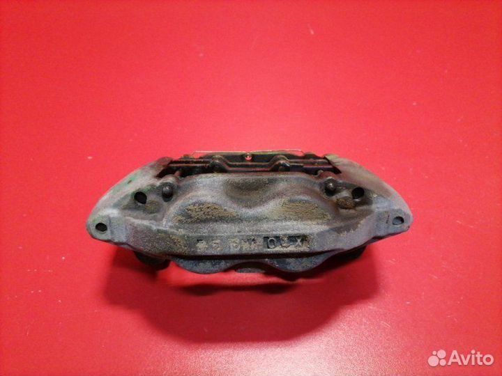 Суппорт передний правый Lexus Lx570 URJ201L 3UR-FE