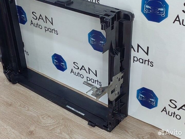 Рамка радиатора Bmw 5 F10 N52B30AF 2010