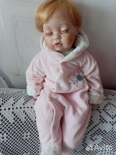 Кукла фарфоровая коллекционная