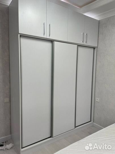 Шкаф купе с зеркалом