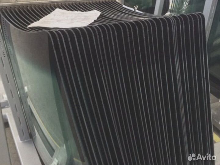 Стекло заднее правое JCB