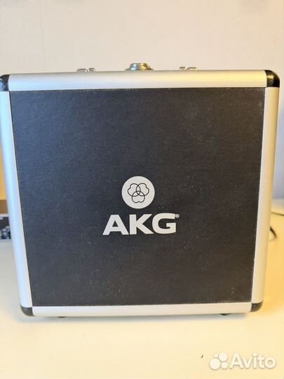 Студийный микрофон akg p220