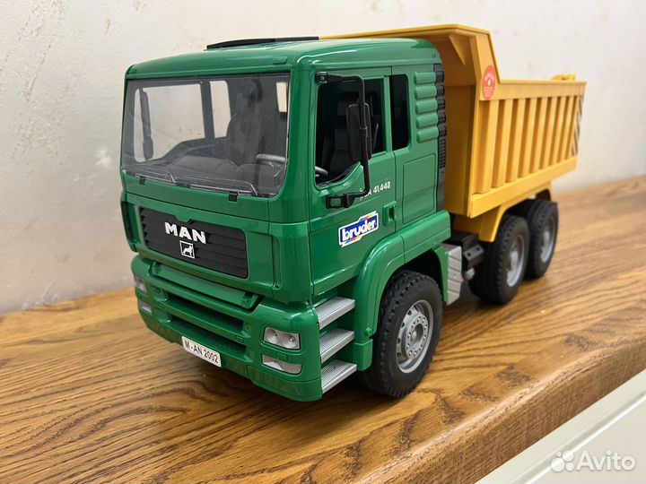 Самосвал Bruder Man