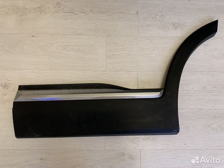 Накладка двери передняя левая Hyundai Santa Fe 4