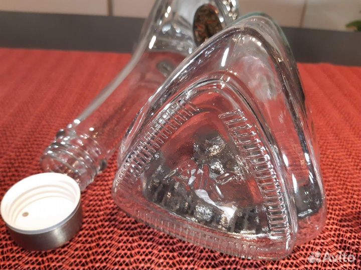 Штофы и графины фигурные с пробками