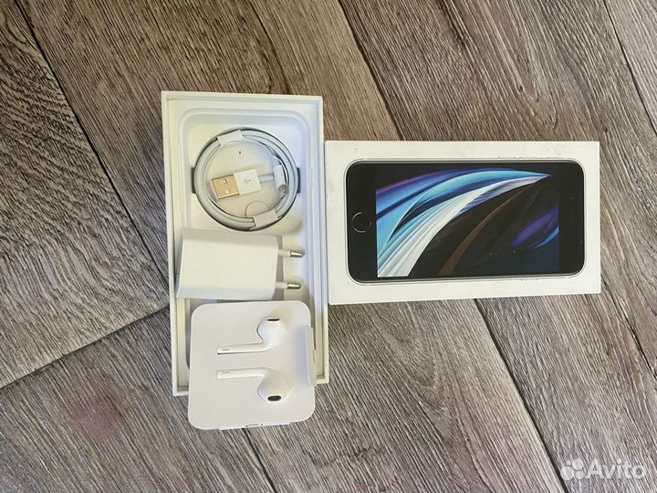 iPhone SE, 128 ГБ