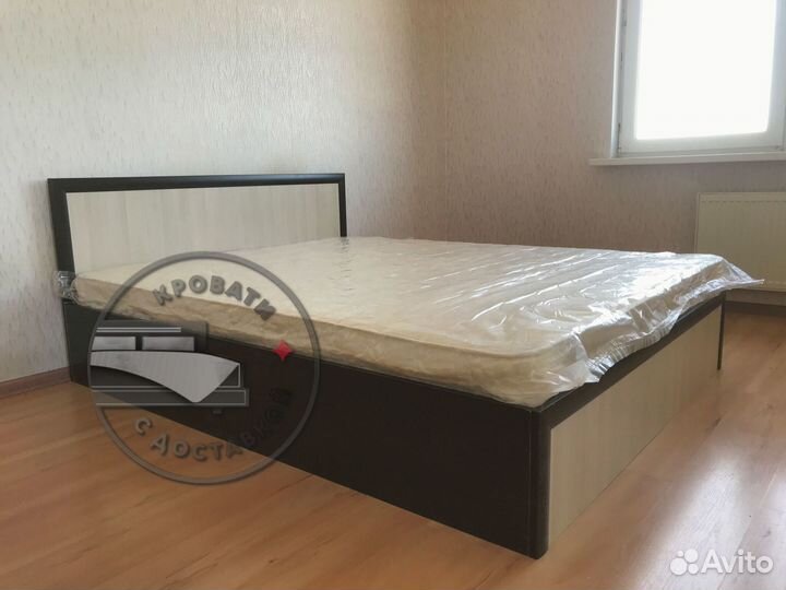 Кровать с матрасом