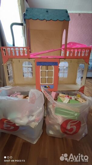 Продам кукольный домик с куклами