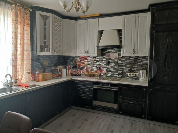 Дом 178,9 м² на участке 7,5 сот.