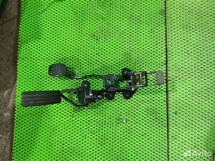 Renault Megane 2 Педаль тормоза