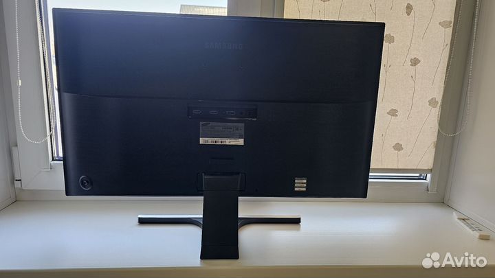 Монитор Samsung 28