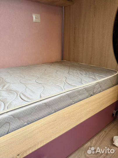 Двухярусная кровать