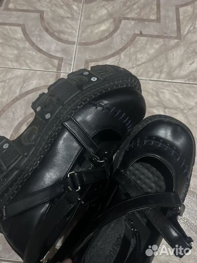 Нью рок босоножки