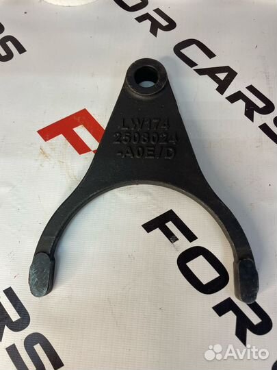 Вилка переключения блокировки межосевого дифференц