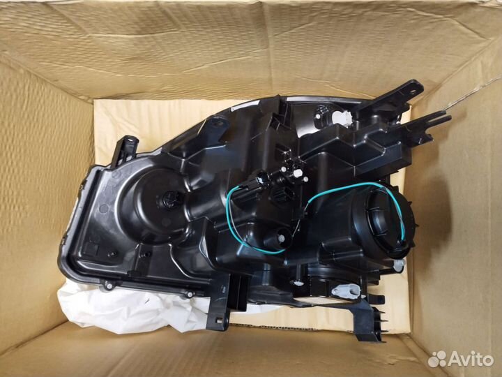 Фары ксенон Nissan X-Trail II t31 правая