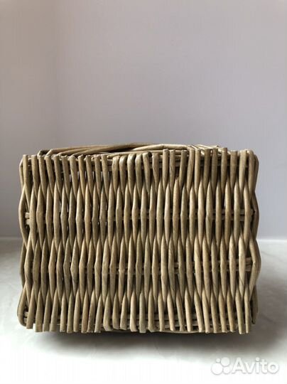 Корзина плетеная из бумажной лозы