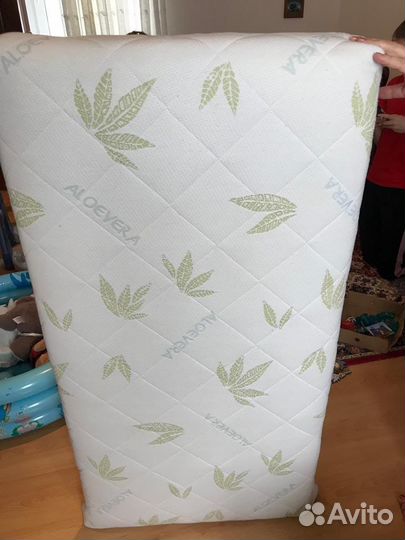 Детская кроватка с матрасом