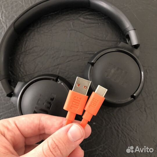 Беспроводные наушники jbl tune