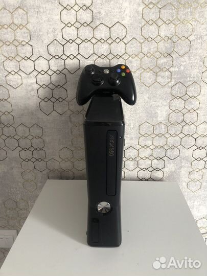 Xbox 360 slim (250 GB) Freeboot 47 игр 1 джостик