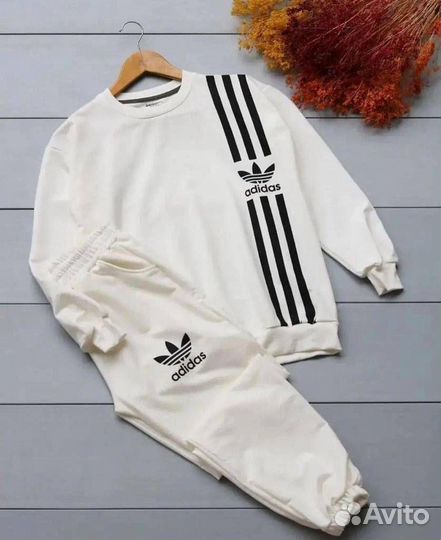 Спортивный костюм adidas женский