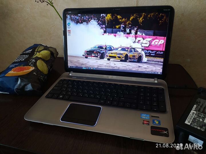 Ноутбук hp i7, 12gb, SSD256, 2graphics
