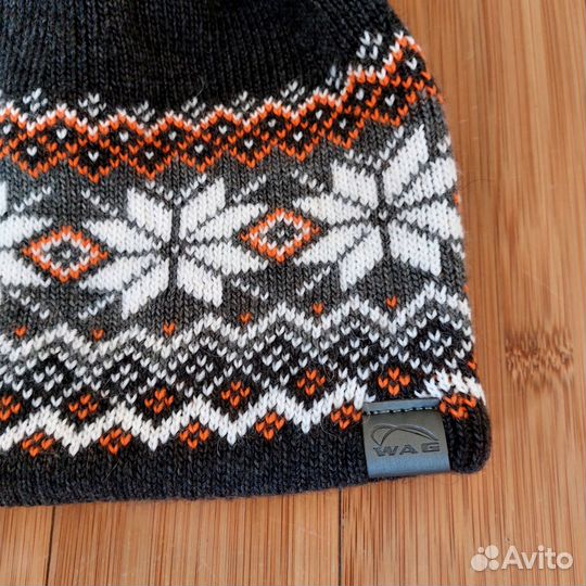 Шапка Wag premium с помпоном