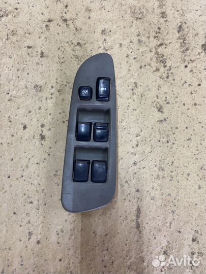 Блок упр. стеклоподъемниками Toyota Sienta NCP81