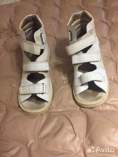 Ортопедические сандалии