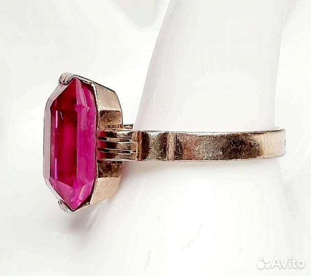 Перстень с ярко-розовым камнем. Серебро 875пр