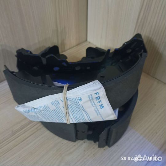 Тормозные колодки бараб. задние Dodge Caravan