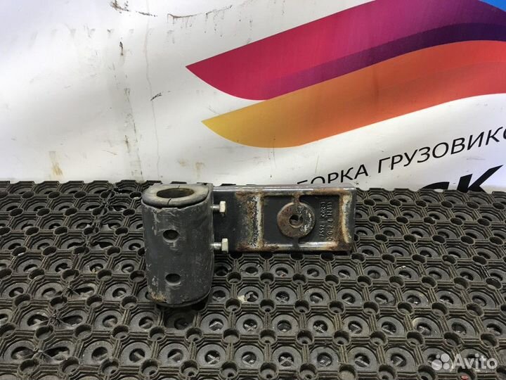 Кронштейн переднего стабилизатора правый